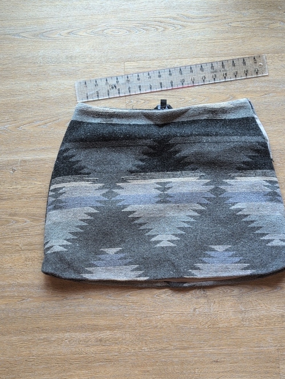 Women's J. NNA Gray Aztec Knit Mini Skirt
